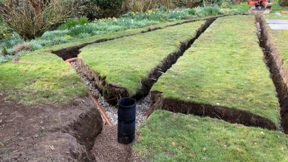 Advanced drainage field installation